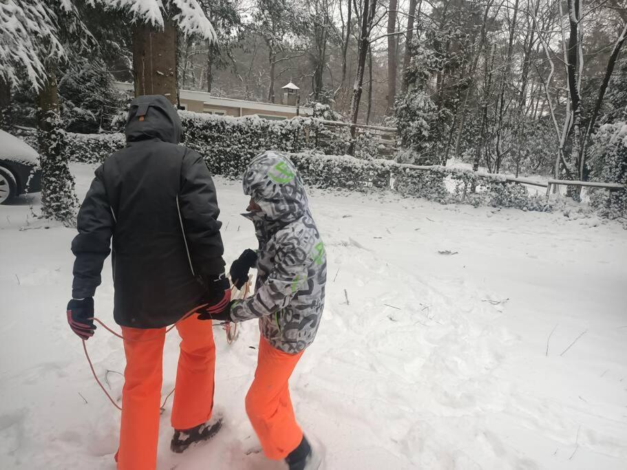 Kindvriendelijke Bungalow In Het Bos Bij Zwemmeer. Vilsteren Buitenkant foto