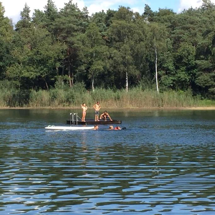 Kindvriendelijke Bungalow In Het Bos Bij Zwemmeer. Vilsteren Buitenkant foto