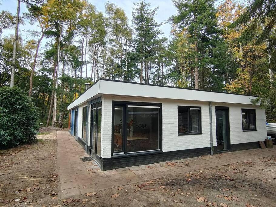 Kindvriendelijke Bungalow In Het Bos Bij Zwemmeer. Vilsteren Buitenkant foto